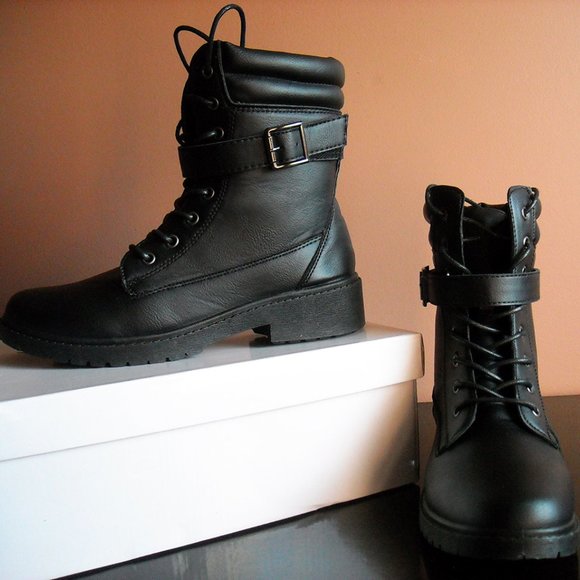 NEW Lord & Taylor Wanted womens 6.5 black combat boots grunge cosplay goth punk - Picture 3 of 13